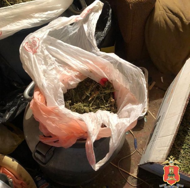 У жителя Ржевского района полицейские обнаружили более 8,5 килограммов растительного наркотика